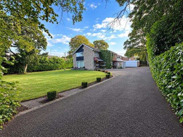 5 bedroom detached house for sale
