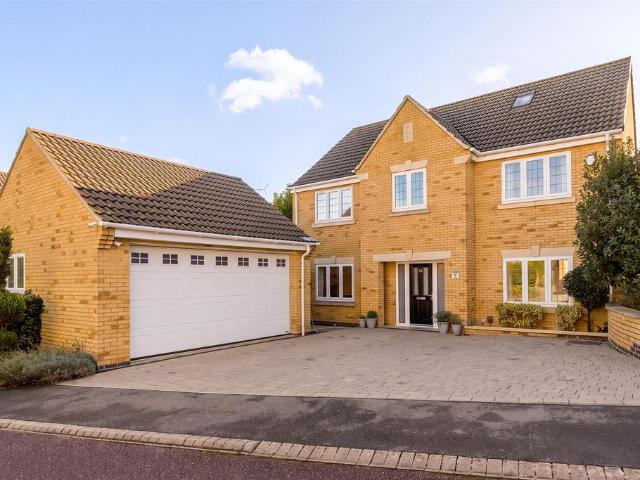5 bedroom detached house for sale