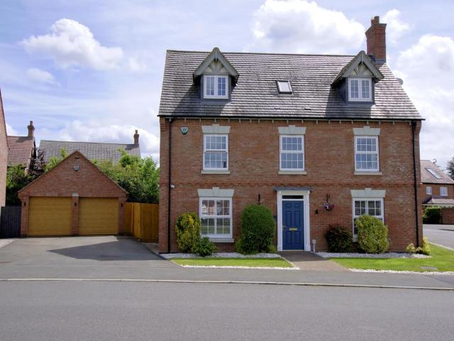 5 bedroom detached house for sale