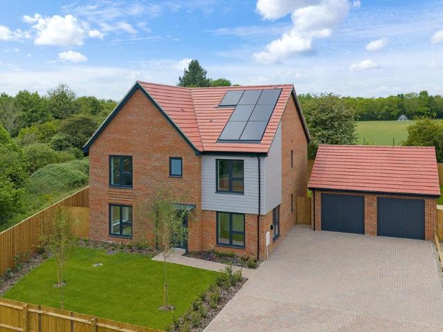 5 bedroom detached house for sale