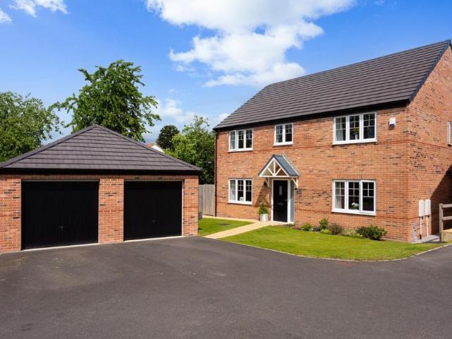 5 bedroom detached house for sale