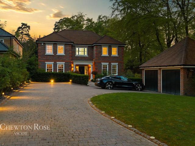5 bedroom detached house for sale