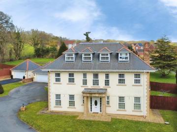 5 bedroom detached house for sale