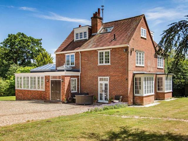 5 bedroom detached house for sale