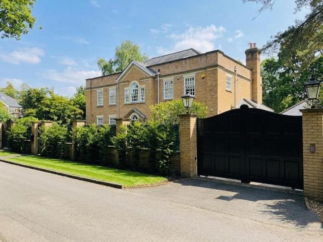 5 bedroom detached house for sale