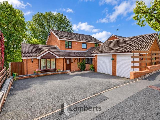 5 bedroom detached house for sale