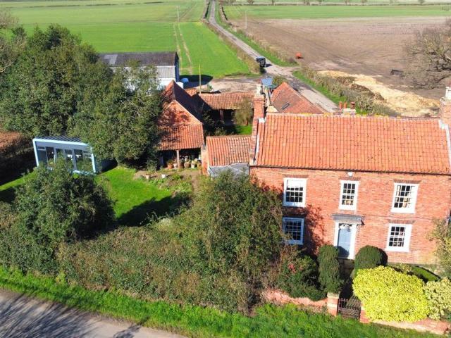 6 bedroom detached house for sale