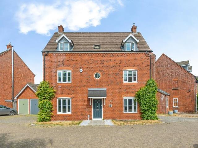5 bedroom detached house for sale