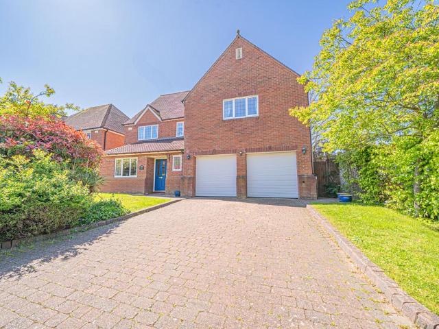 5 bedroom detached house for sale