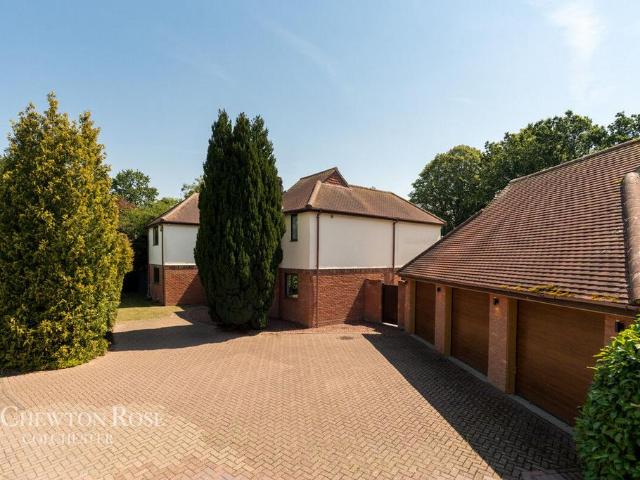 5 bedroom detached house for sale