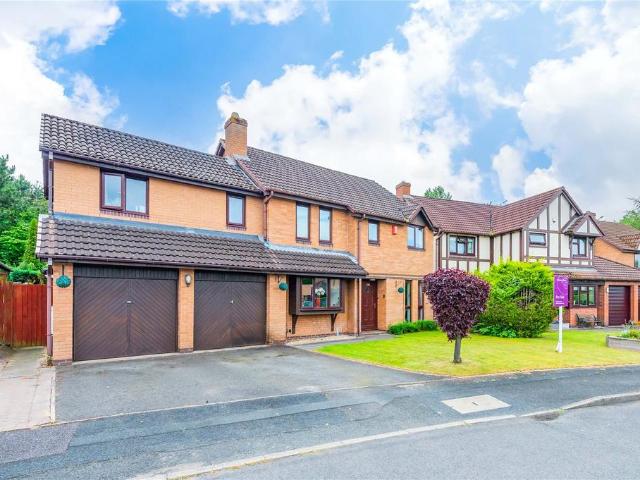 5 bedroom detached house for sale