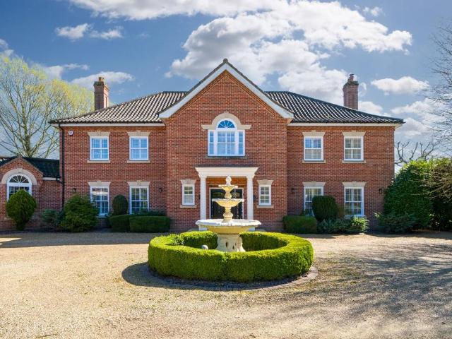 5 bedroom detached house for sale