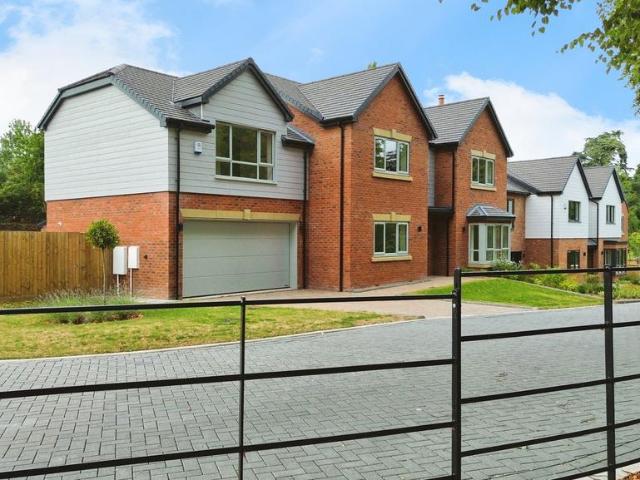 5 bedroom detached house for sale