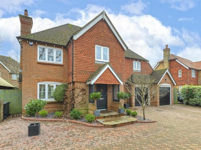 5 bedroom detached house for sale