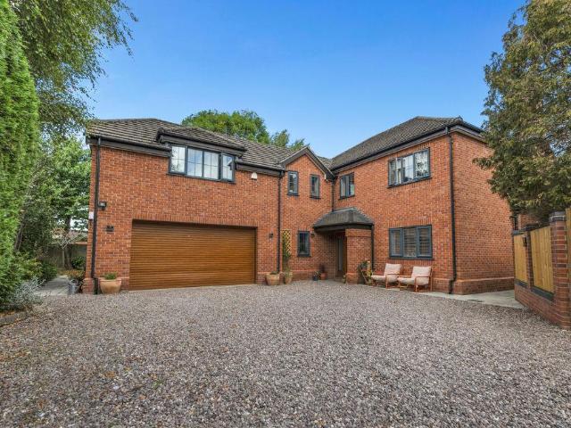 5 bedroom detached house for sale