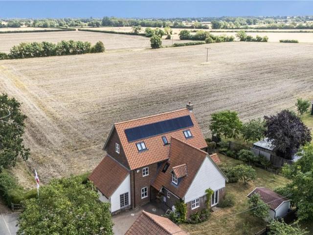 5 bedroom detached house for sale