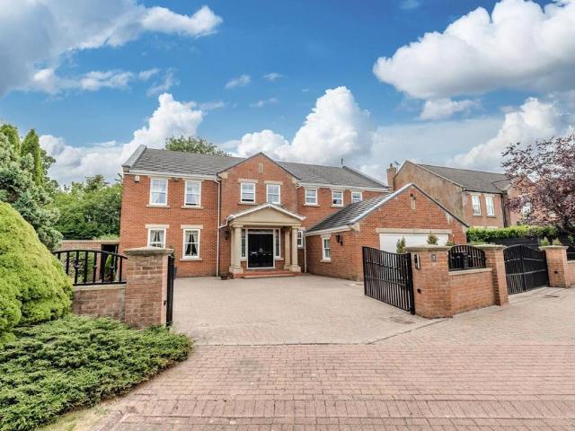 5 bedroom detached house for sale
