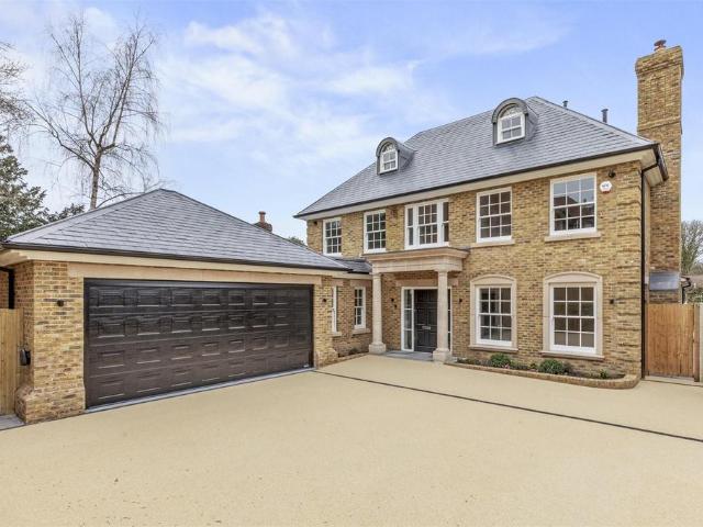 5 bedroom detached house for sale