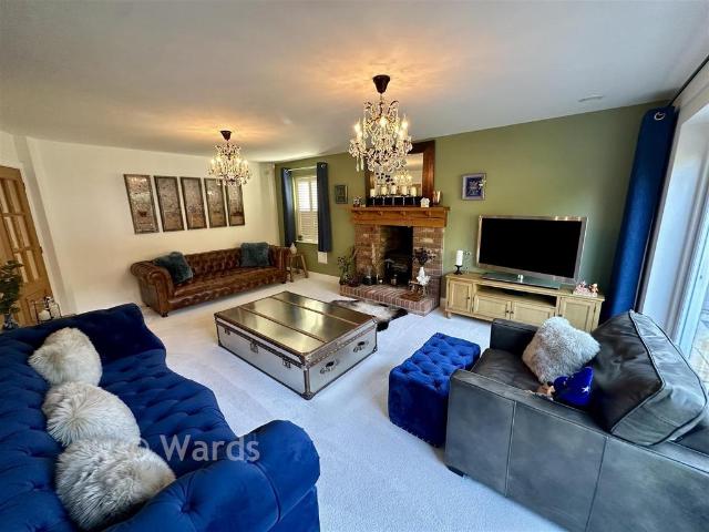5 bedroom detached house for sale