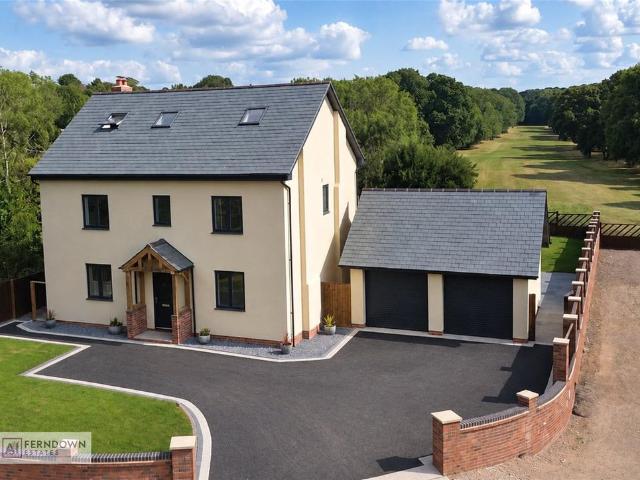 5 bedroom detached house for sale