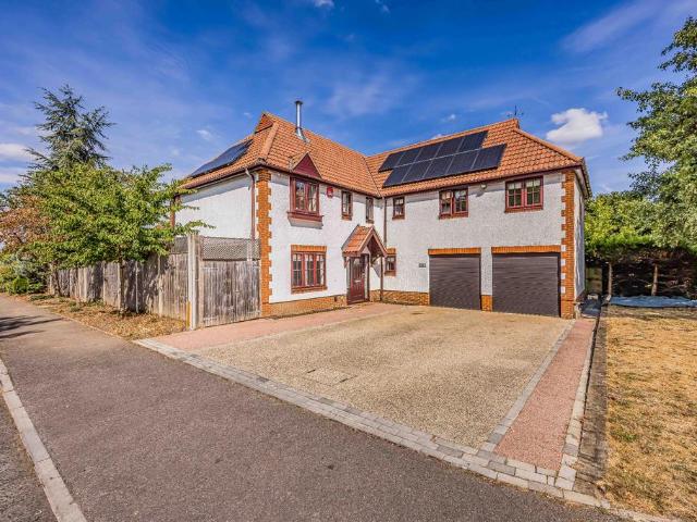 5 bedroom detached house for sale