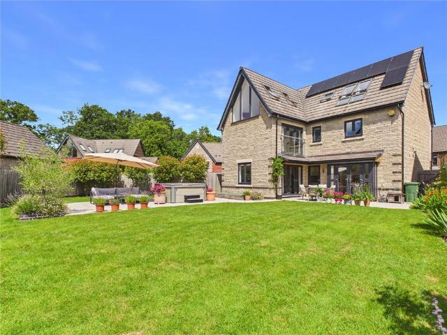 5 bedroom detached house for sale