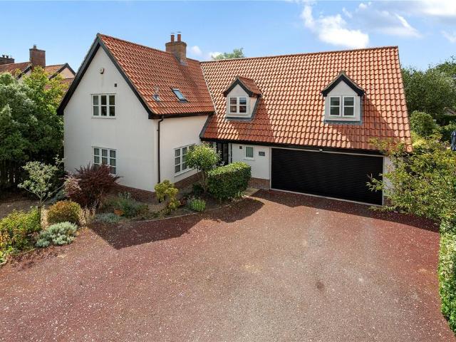 5 bedroom detached house for sale