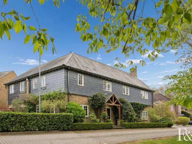 5 bedroom detached house for sale