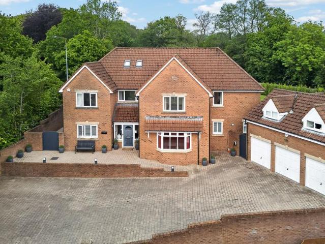 5 bedroom detached house for sale