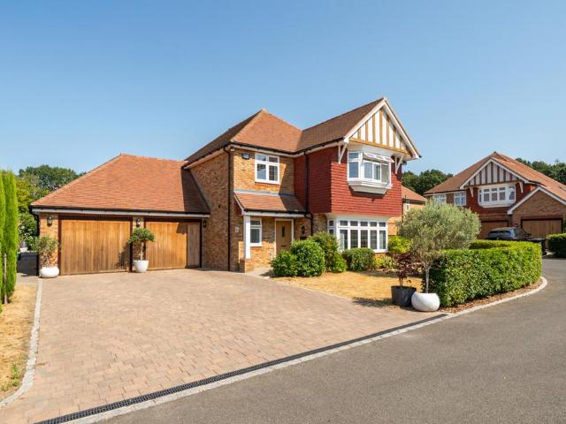 5 bedroom detached house for sale
