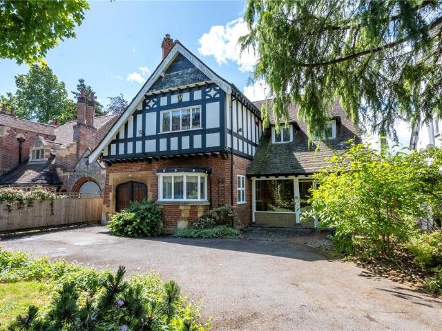 5 bedroom detached house for sale