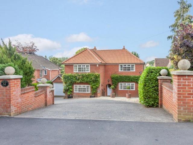 5 bedroom detached house for sale