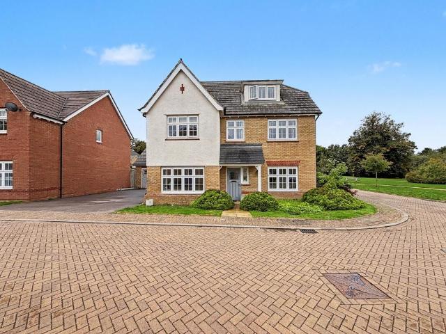 5 bedroom detached house for sale
