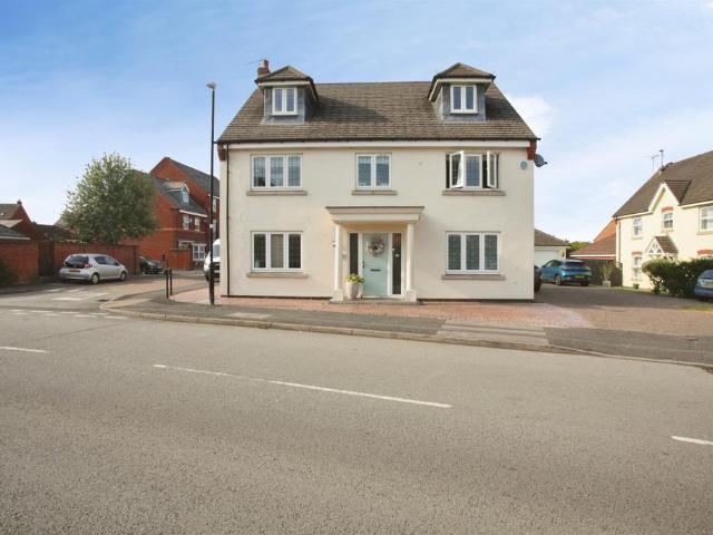 5 bedroom detached house for sale