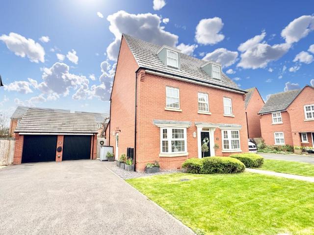 5 bedroom detached house for sale