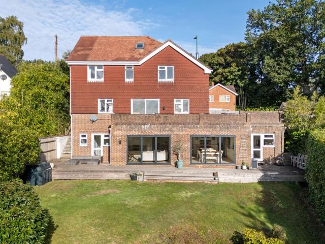 5 bedroom detached house for sale