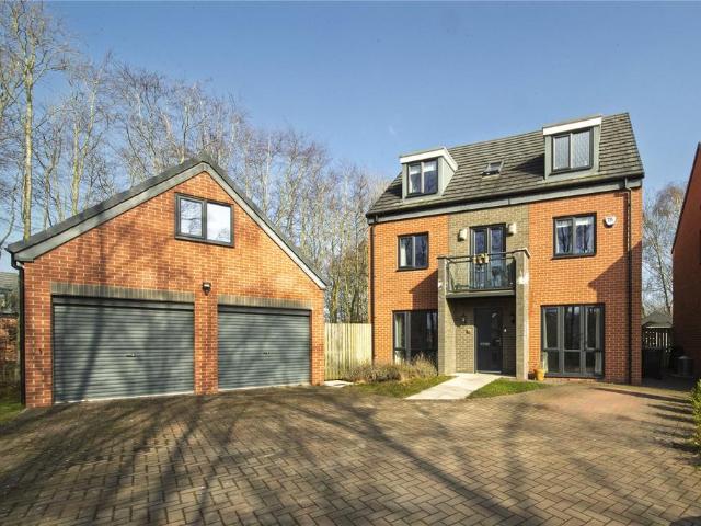 5 bedroom detached house for sale