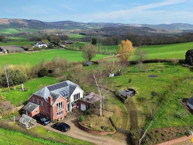 5 bedroom detached house for sale