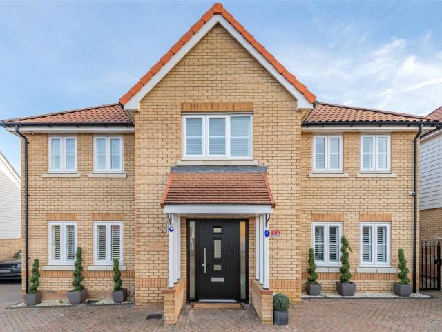 5 bedroom detached house for sale