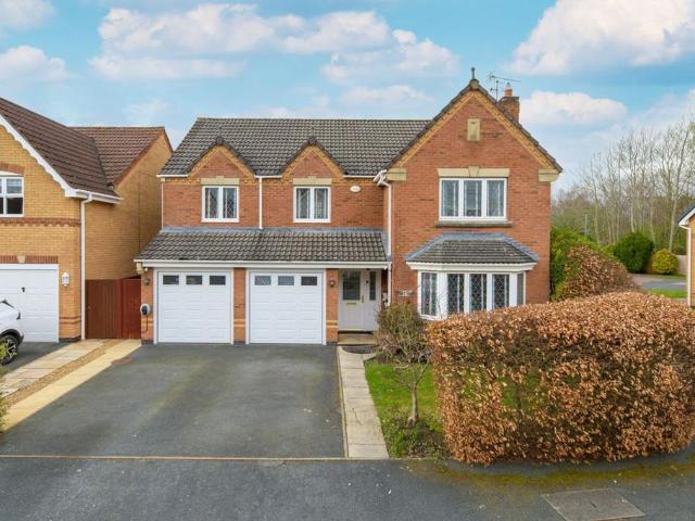 5 bedroom detached house for sale