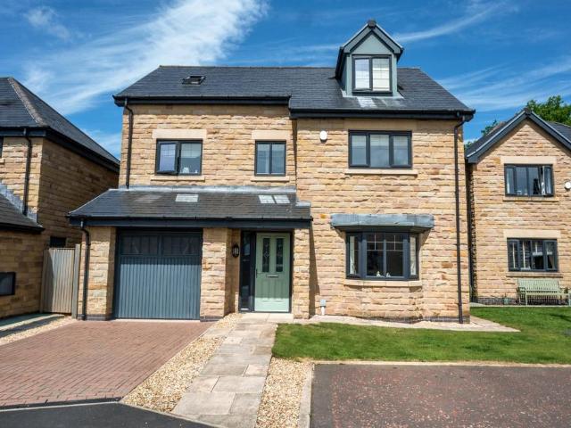 5 bedroom detached house for sale