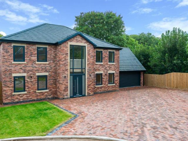 5 bedroom detached house for sale