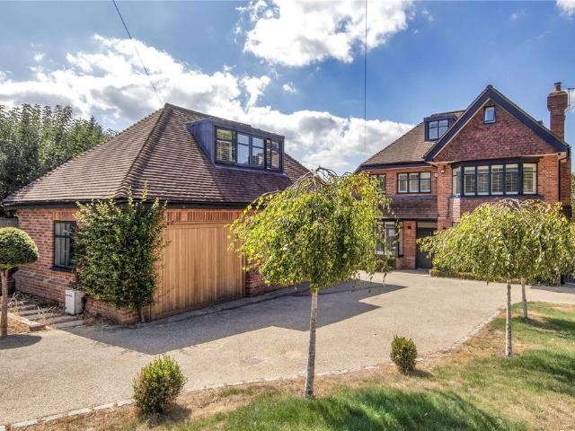 5 bedroom detached house for sale