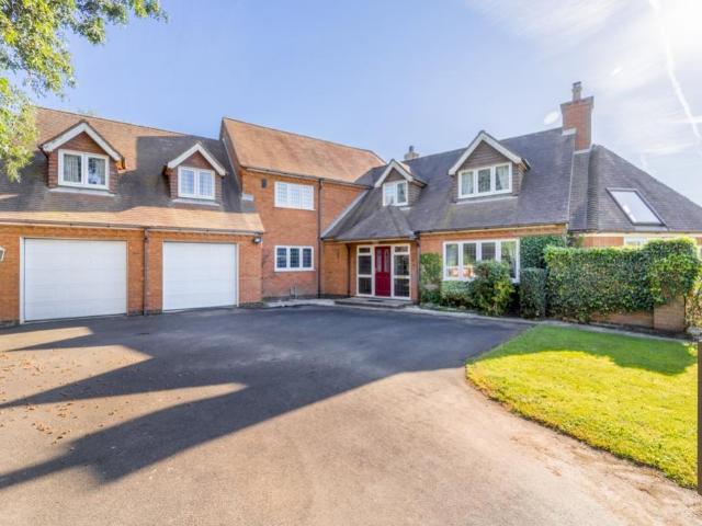 5 bedroom detached house for sale