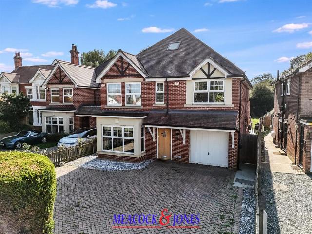 5 bedroom detached house for sale