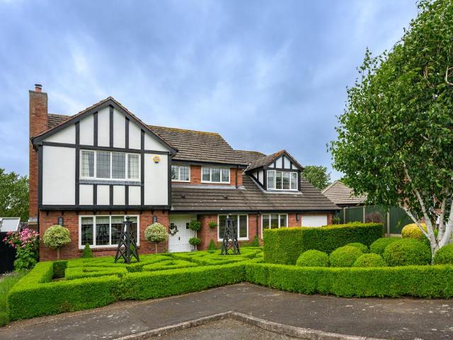 5 bedroom detached house for sale