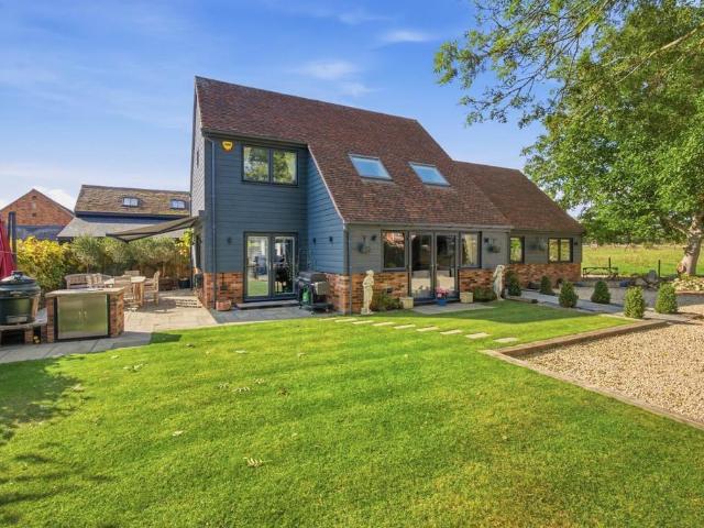 5 bedroom detached house for sale