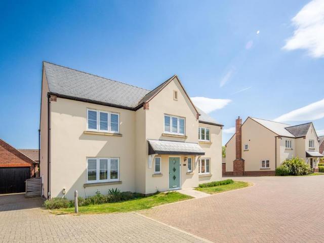 5 bedroom detached house for sale