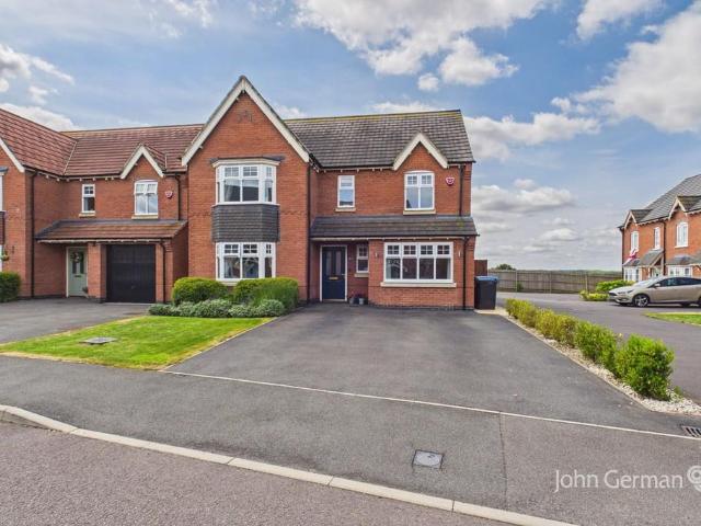 5 bedroom detached house for sale