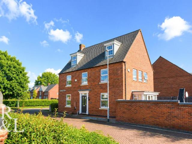 5 bedroom detached house for sale